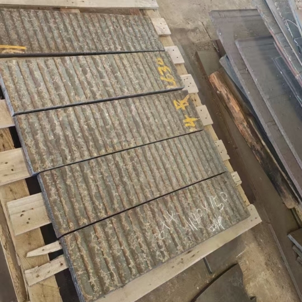 8+8堆焊復(fù)合耐磨板